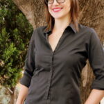 Kate D’Hotman glancing away